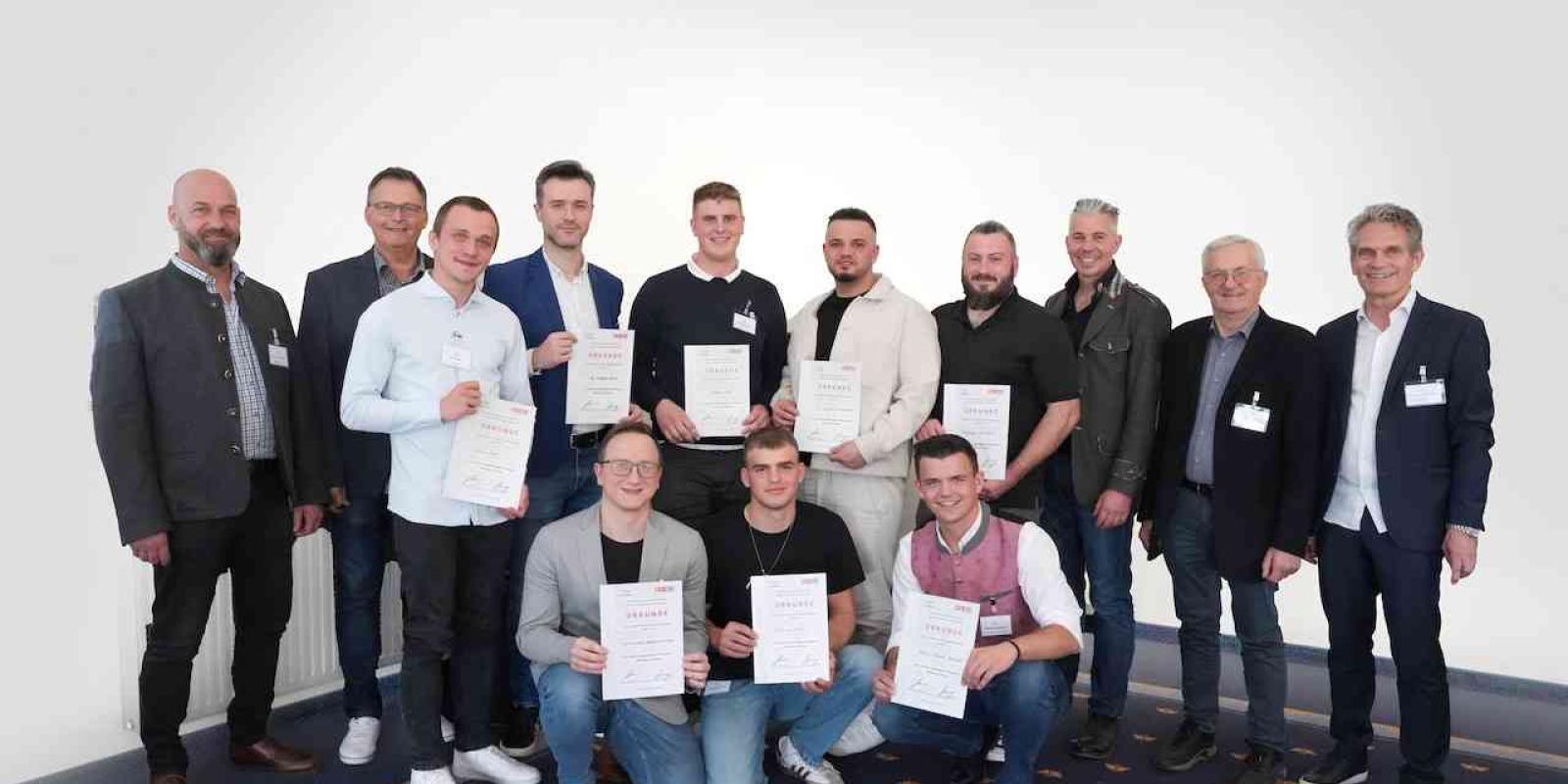 5Gruppenbild Jungmeisterehrung Pflasterer 2025
