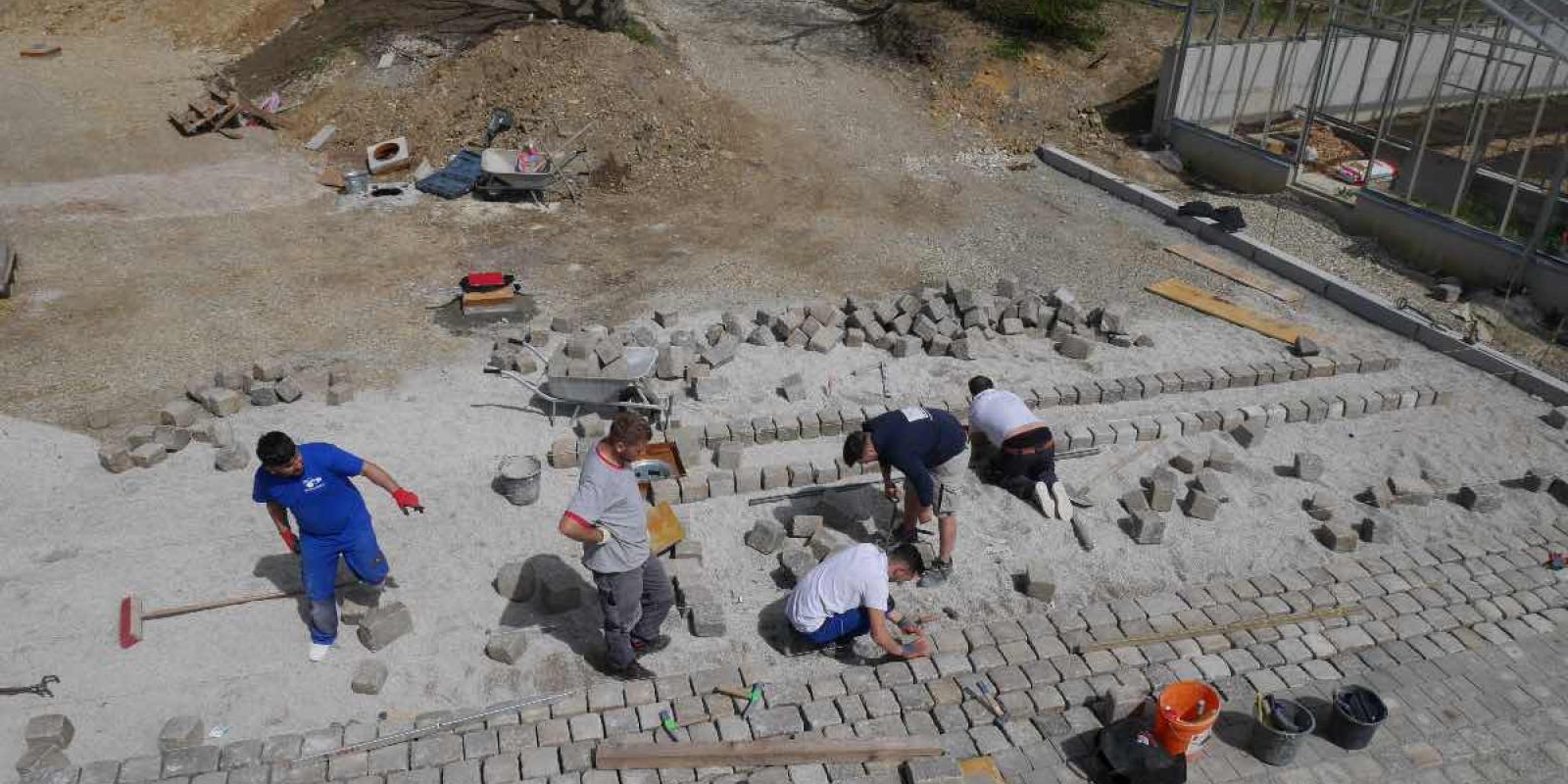 5Pflastern fuer den guten Zweck VinziRast am Land